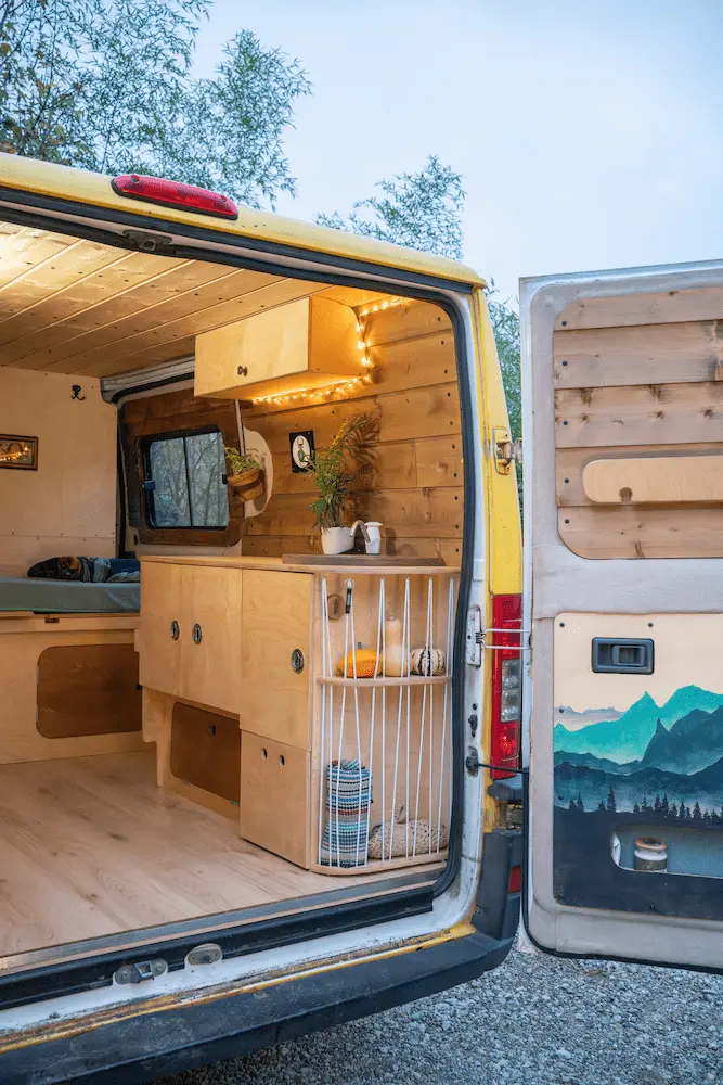 van aménagé rangement cordelette